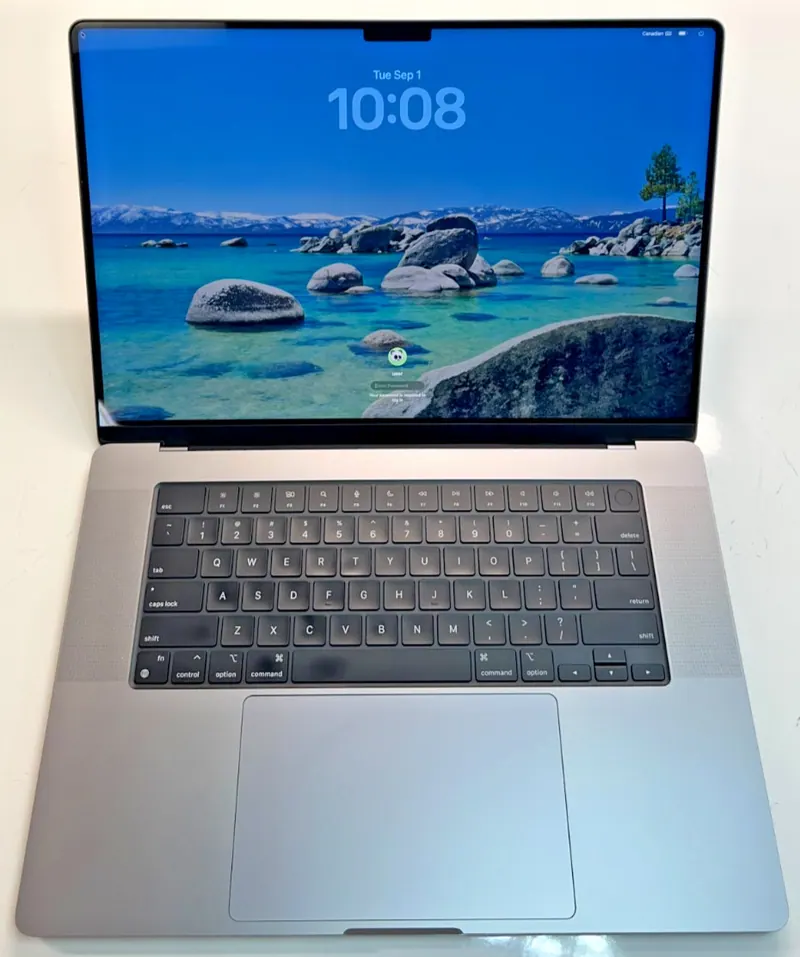 Apple MacBook A2485 M1 Pro 16" 10 Core CPU/16 Core GPU | 32 GB RAM | 512 GB SSD. Used.