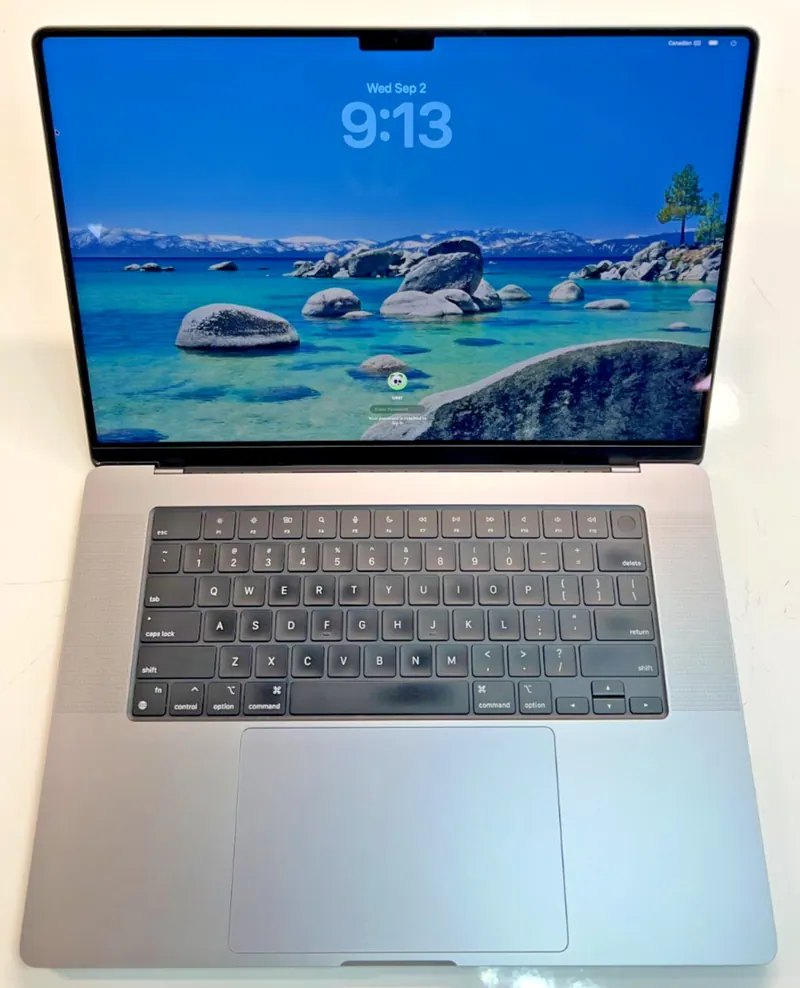 Apple MacBook A2485 M1 Pro 16" 10 Core CPU/16 Core GPU | 32 GB RAM | 512 GB SSD. Used.